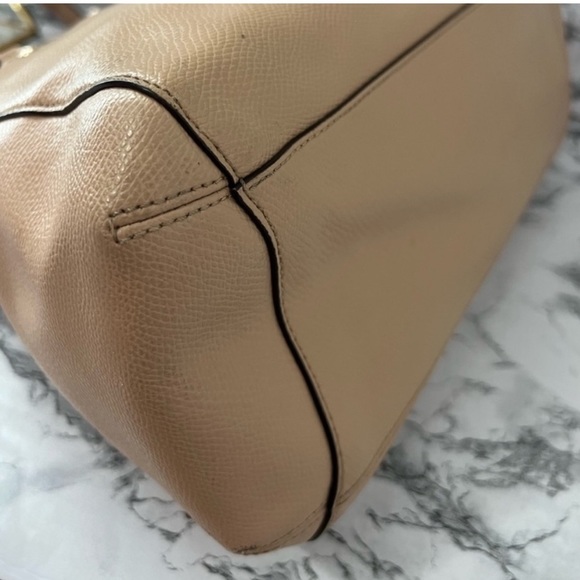 Coach - Margot Tan Medium Leather Crossbody w Adjustable Strap EUC - Picture 5 of 13
